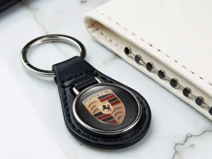 Porsche Herren Schlüsselanhänger Robust Minimal Edition Stil
